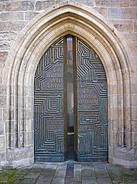 Массивные двери в Эрфуртском соборе посвящены Мейстеру Экхарту